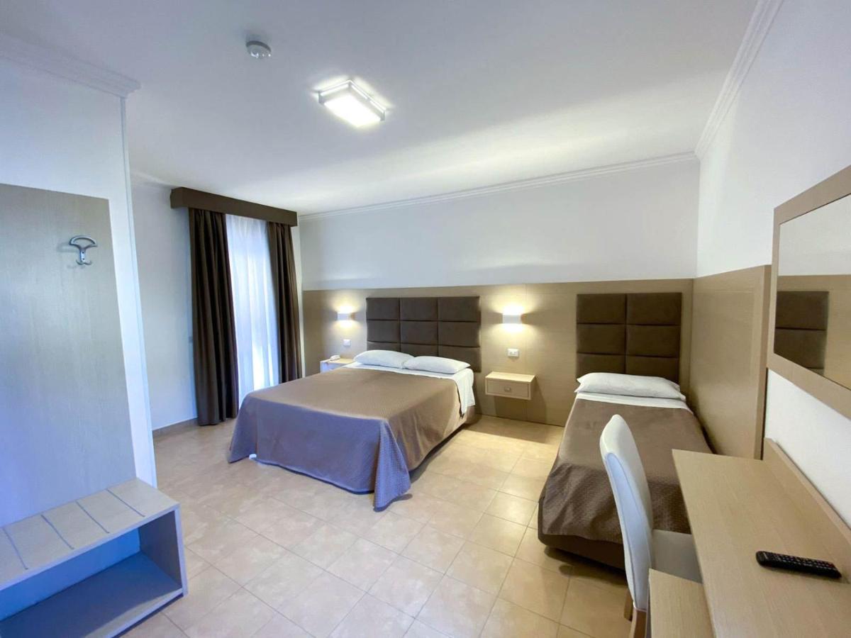 Le Naiadi Park Hotel Sul Lago Bolsena Exterior photo