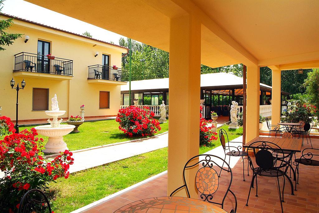 Le Naiadi Park Hotel Sul Lago Bolsena Exterior photo